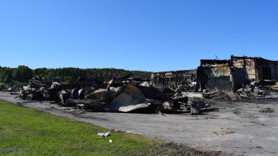 På bilden syns ruinerna av det tidigare Hurrikaani köpcentret i Kimitoön.