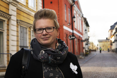 Katja Helenelund i gamla stan i Borgå.