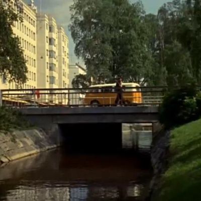 Postiauto Oulun keskustassa 70-luvulla