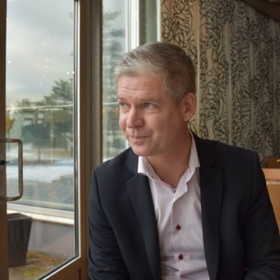 Sampsa Kataja Porin Yyterin kylpylähotellissa ravintolassa