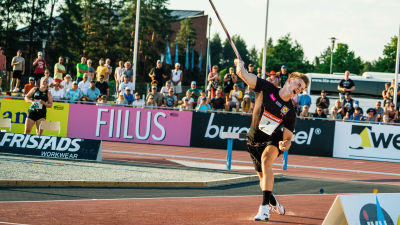 Spjutkastaren Oliver Helander kastar ett kast i Joensuu 15.7.2021