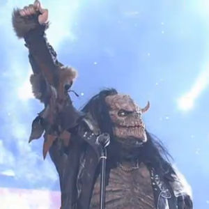 Lordi-yhtye voittotunnelmissa.