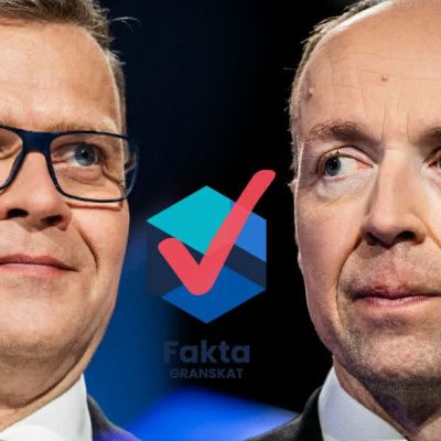 Petteri Orpo och Jussi Halla-Aho tittar på varandra i Yles stora valdebatt inför kommunalvalet 2021