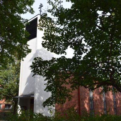 Hämeenlinnan ortoksinen kirkko on moderni rakennus vuodelta 1962.