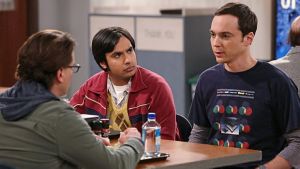 Rillit huurussa sarjan tähdet Johnny Galecki, Jim Parsons ja Kunal Nayyar. // Kuva: WBEI / Michael Yarish