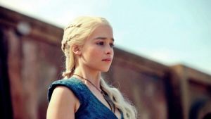 Daenerys Targaryen saattaa seikkailla uusissa Game of Thrones -jaksoissa vielä ensi vuosikymmenenä. // Kuva: HBO