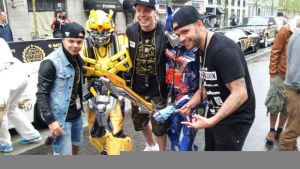 Uniikki, Elastinen ja Timo Pieni Huijaus osallistuvat Gumball 3000 -kisailuun. // Kuva: Rähinä Records / Ilari Suhonen