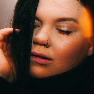 Laulaja-näyttelijä Eve Hotti