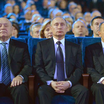 Venäjän presidentti Vladimir Putinin oikealla puolella kuvassa istuva turvallisuuspalvelun johtaja Aleksandr Bortnikov on yksi EU:n pakotelistalle asettamista venäläisistä.