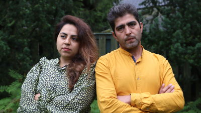 Maryam Samaian och Sami Rahmati med armarna korsade.