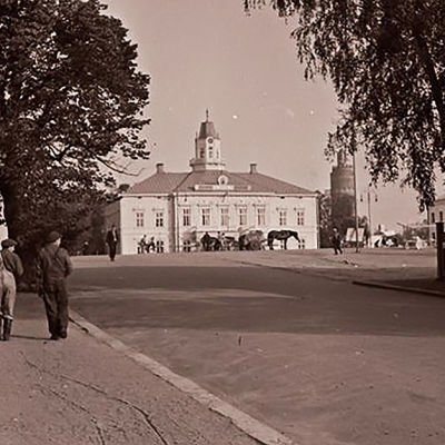 Jakobstads torg, gamla linden, sekelskiftet