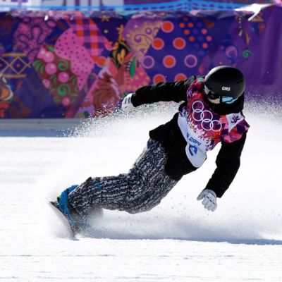 Suomen Peetu Piiroinen kaartaa slopestylen maalialueelle.