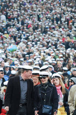 Folkmassa i Åbo på första maj