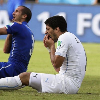 Luis Suarez puraisi Giorgio Chielliniä