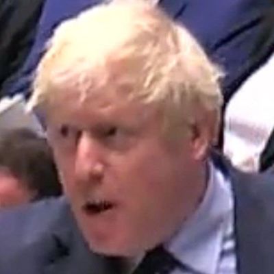Boris Johnson diskuterar livligt i parlamentet