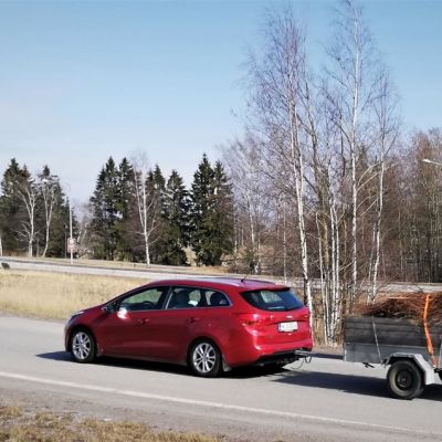 risukuorma peräkärryssä