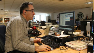 Redaktören Ricardo Alexandres radioprogram lades ner efter en kritisk Angola-krönika. Redaktören Ricardo Alexandres radioprogram lades ner efter en kritisk Angola-krönika.