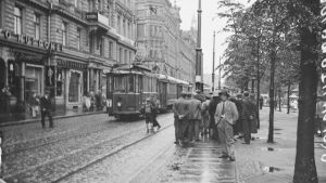 Gatubild från Helsingfors i juli 1934. Gatubild från Helsingfors i juli 1934.