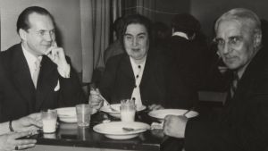 Walentin Chorell, Helle Hellberg och Gunnar Björling. Walentin Chorell, Helle Hellberg och Gunnar Björling på uppläsningsturné i norra Österbotten.