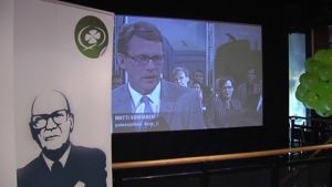Urho Kekkonen är Centerns hjälte trots allt. Bilden från ett kampanjmöte under Matti Vanhanens tid Centern fick stort stöd av näringslivet i EU-valet