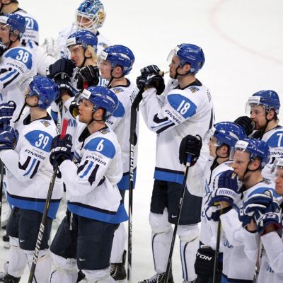 Leijonat vakavina ottelun jälkeen.