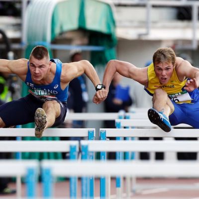 Elmo Lakka (vasemmalla) kuvassa