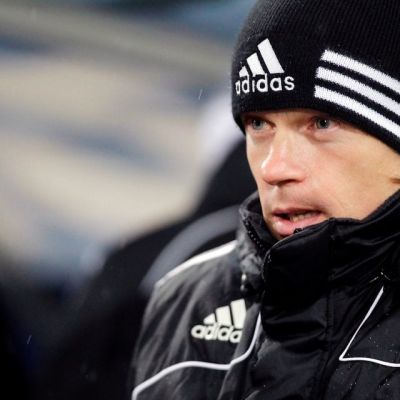 HJK:n päävalmentaja Mika Lehkosuo lähikuvassa.
