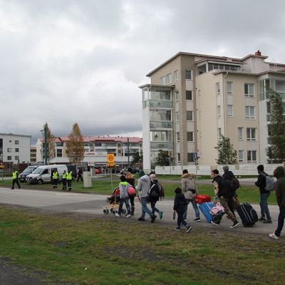 Turvapaikanhakijoita Torniossa 24. syyskuuta 2015.