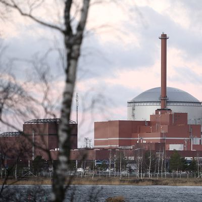 Olkiluodon ydinvoimalaitoksen rakenteilla oleva OL3-yksikkö Eurajoella 16. joulukuuta 2014.