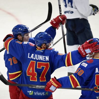 Jokerit juhlii kuvassa