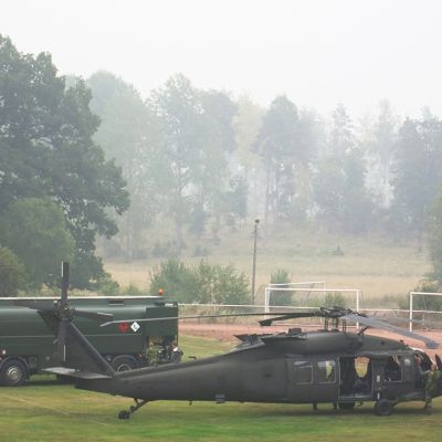 Ruotsin puolustusvoimien Blackhawk-sotilashelikopteri. Kuva on elokuulta 2014.