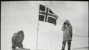 Roald Amundsen & Helmer Hansen förbereder sig inför sin arktiska expedition Amundsen Hansen sydpolen 1911