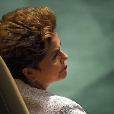 Sivuprofiilikuva Brasilian presidentti Dilma Rousseffista.