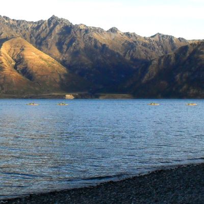 På Nya Zeeland är man medveten om turismens inverkan på fisket, och man vidtar olika åtgärder för att fiskstammarna ska hållas friska och livliga. Bild: YLE/Smältpunkt/Heidi Grandell,Fredrik Sonck