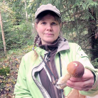 Hyvälaatuinen herkkutatti ja Päivi Saikkonen.