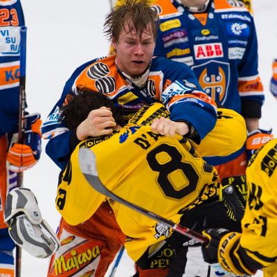 Sebastian Repo (Tappara) ja Jerry D'Amigo (KalPa) ottivat yhteen Tampereella.