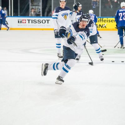 Miro Aaltonen laukoo.