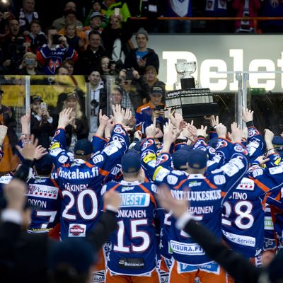 Tappara juhlii mestaruutta.