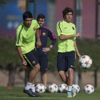 Luis Suárez ja Sergi Roberto Barcelonan harjoituksissa.