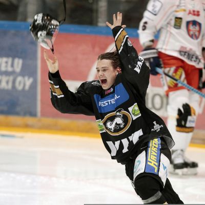 Tästä Sebastian Aho muistetaan: Suomen mestaruuden varmistaneesta maalista.