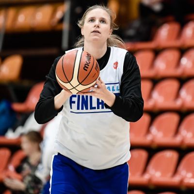 Taru Tuukkanen kuvassa
