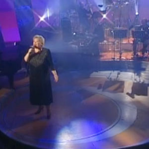 Anneli Saaristo laulaa