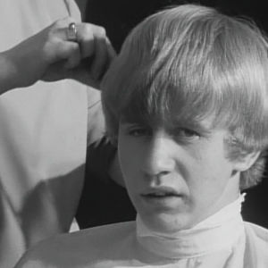 Nuori mies parturissa 1960-luvulla