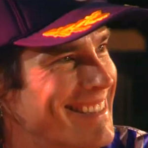 Ron Moss päässään violetti lippis hymyilee