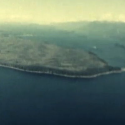 Ilmakuva Malcom Islandista eli Sointulasta ohjelmassa SOINTULA - IHANNEYHDYSKUNTA (1976)