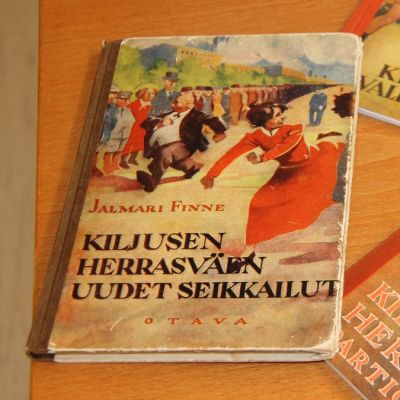 Kiljusen herasväki -kirjoja pöydällä.