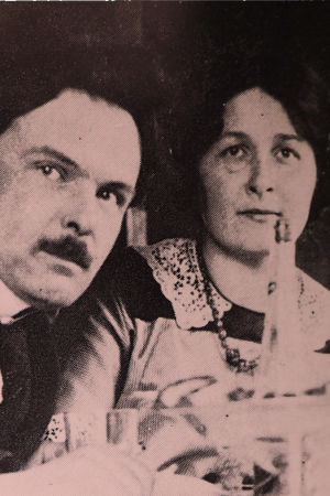 Toivo ja Alma Kuula kotonaan Wecksellintiellä 1914.