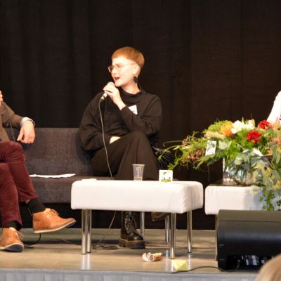 Juha Itkonen, Mansikkka ja Magdalena Hai Turun Kirjamessuilla 5.10.2018.