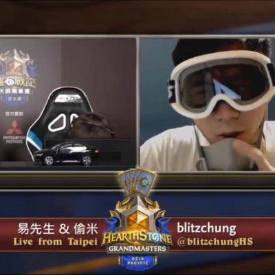 En screenshot på streamen där Chung ses bära gasmask