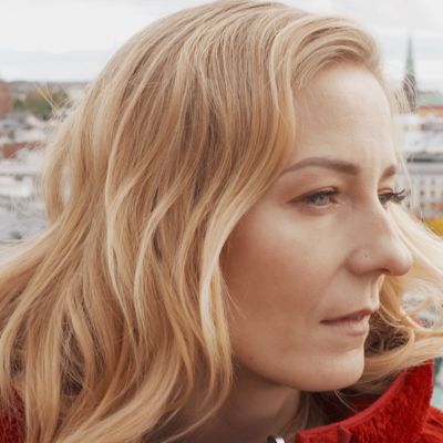 – Olen loppujen lopuksi aika herkkis ja romantikko, mistä olen ennen ajatellut että yäk, Mariska sanoo.